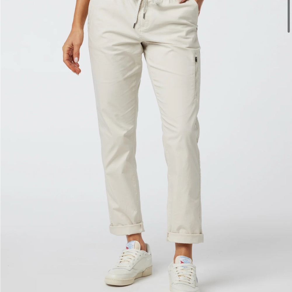 Vuori Women's Cream Cargo Pants